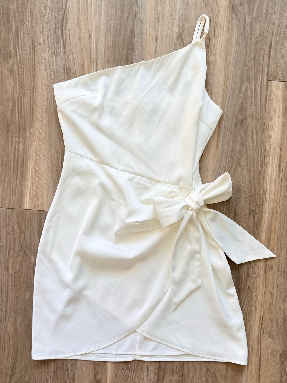 NWOT Lulu's Ivory One-Shoulder Mini Dress Size M